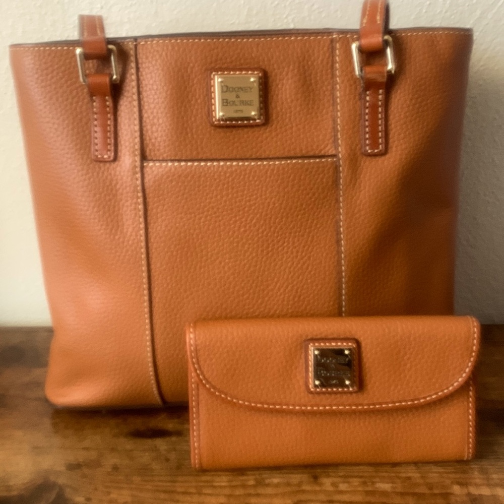Dooney & Bourke Chocolate 🍫 Brown 🤫🫣